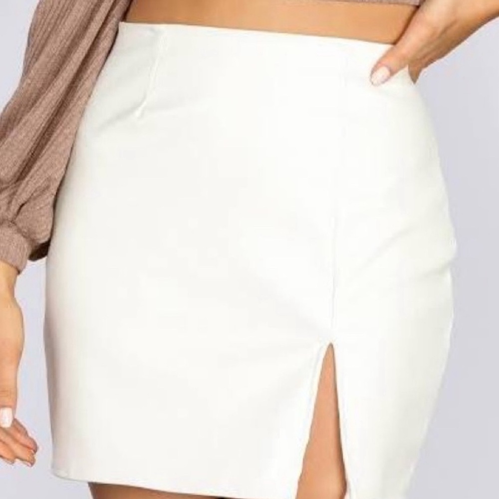 Windsor Faux Leather Skirt in White (Size S)
